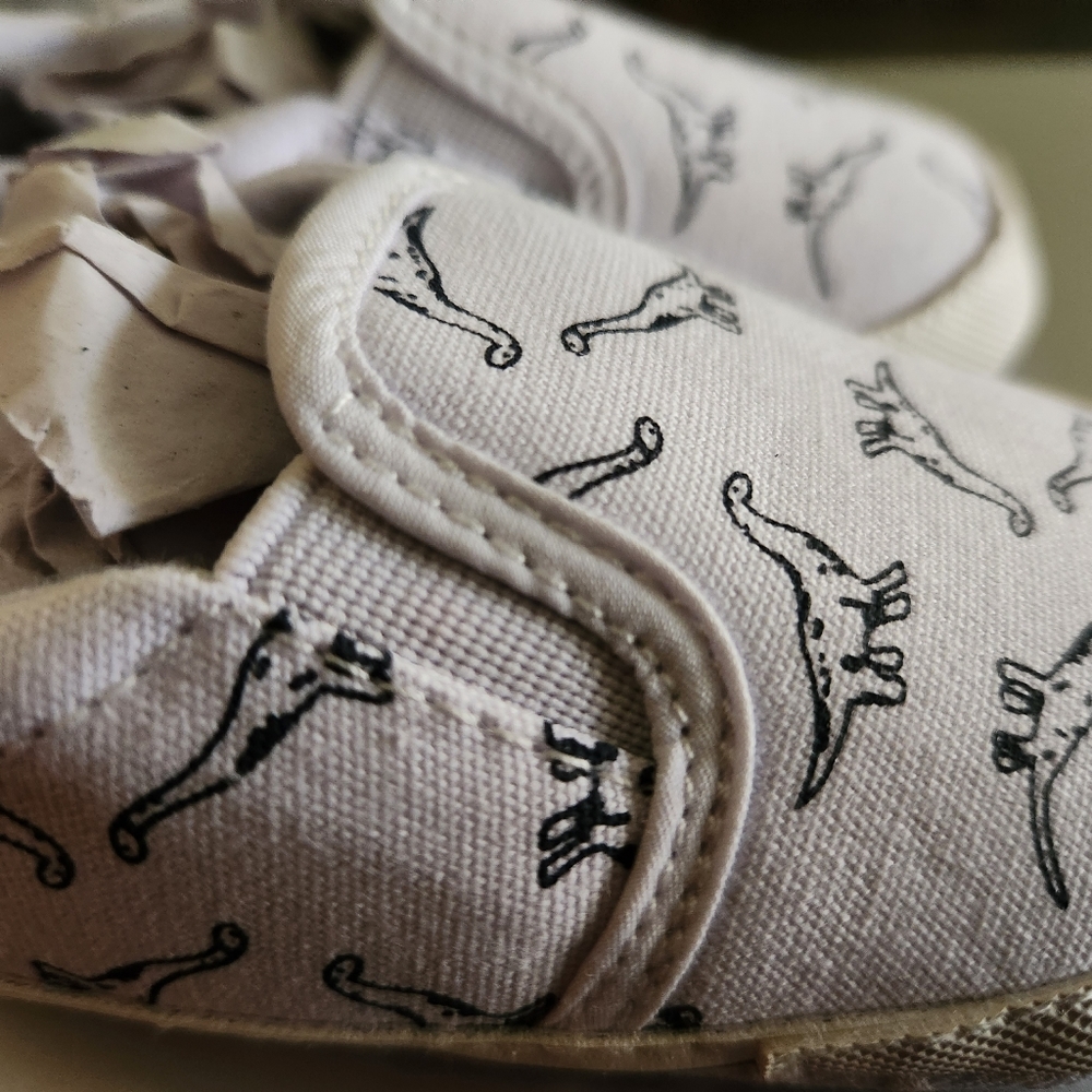 Toddler Shoes With Dinosaur Design Size 5 (US) - Picture 3 of 3